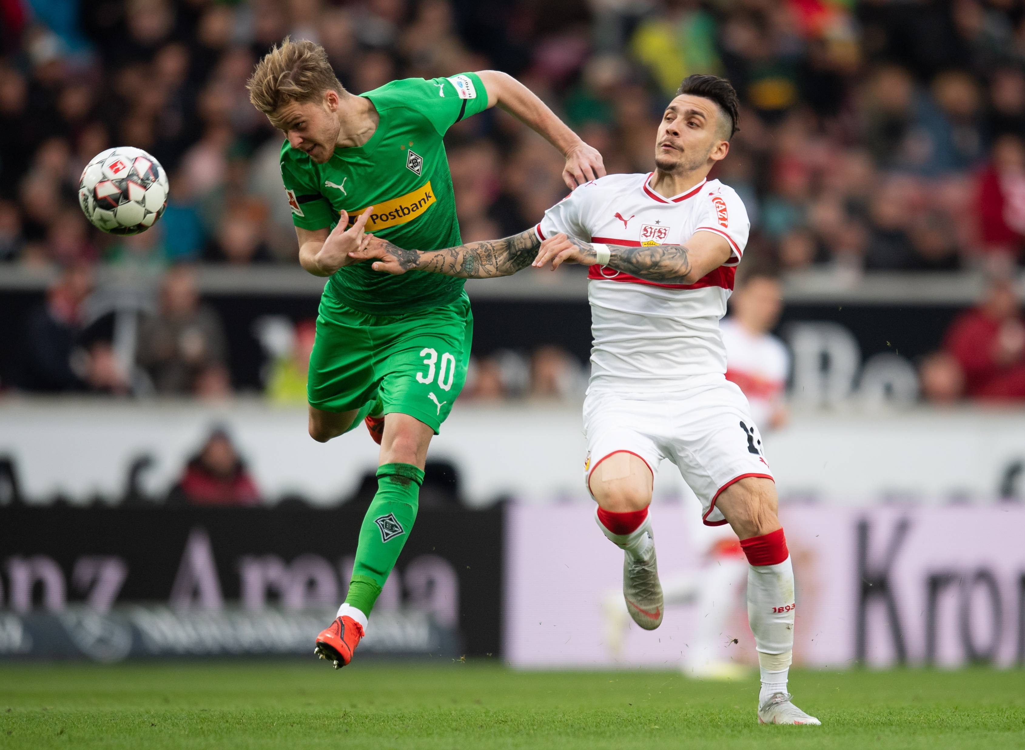 关于弗赖堡球队在主场比赛中取胜，实现三连胜的信息