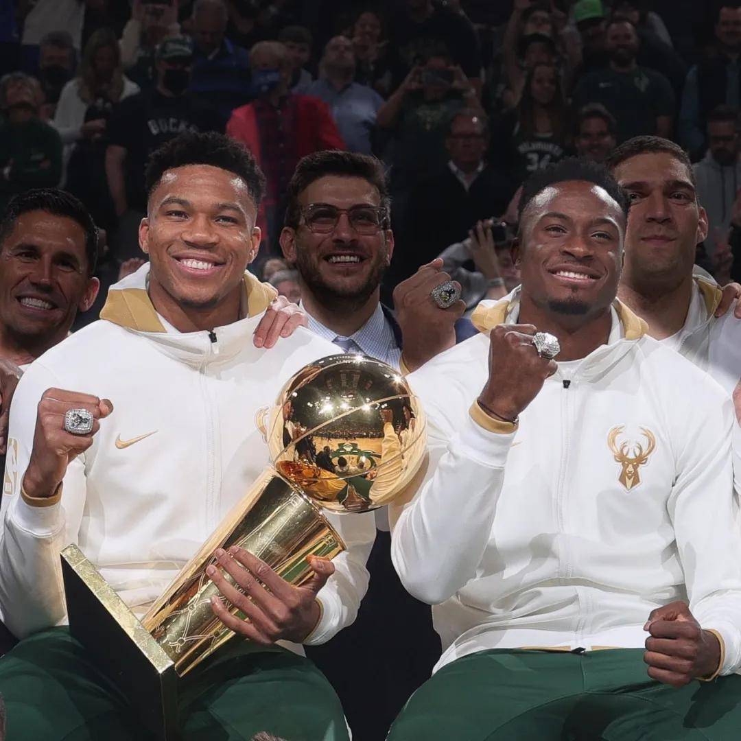 雄鹿队新援在比赛中展现出出色的综合能力 雄鹿队新援在比赛中展现出出色的综合能力