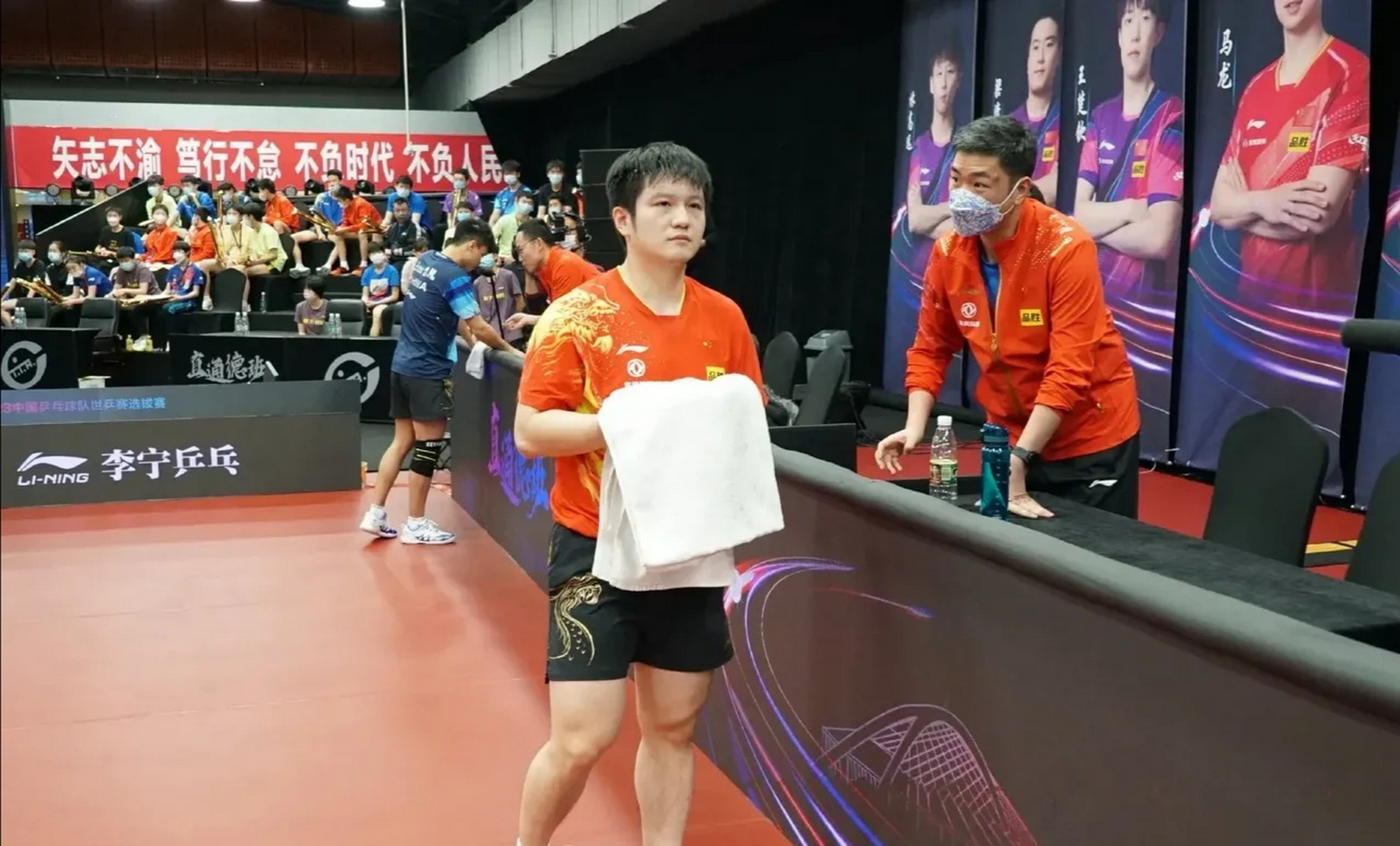 波兰队鏖战韩国队，马龙统治全场