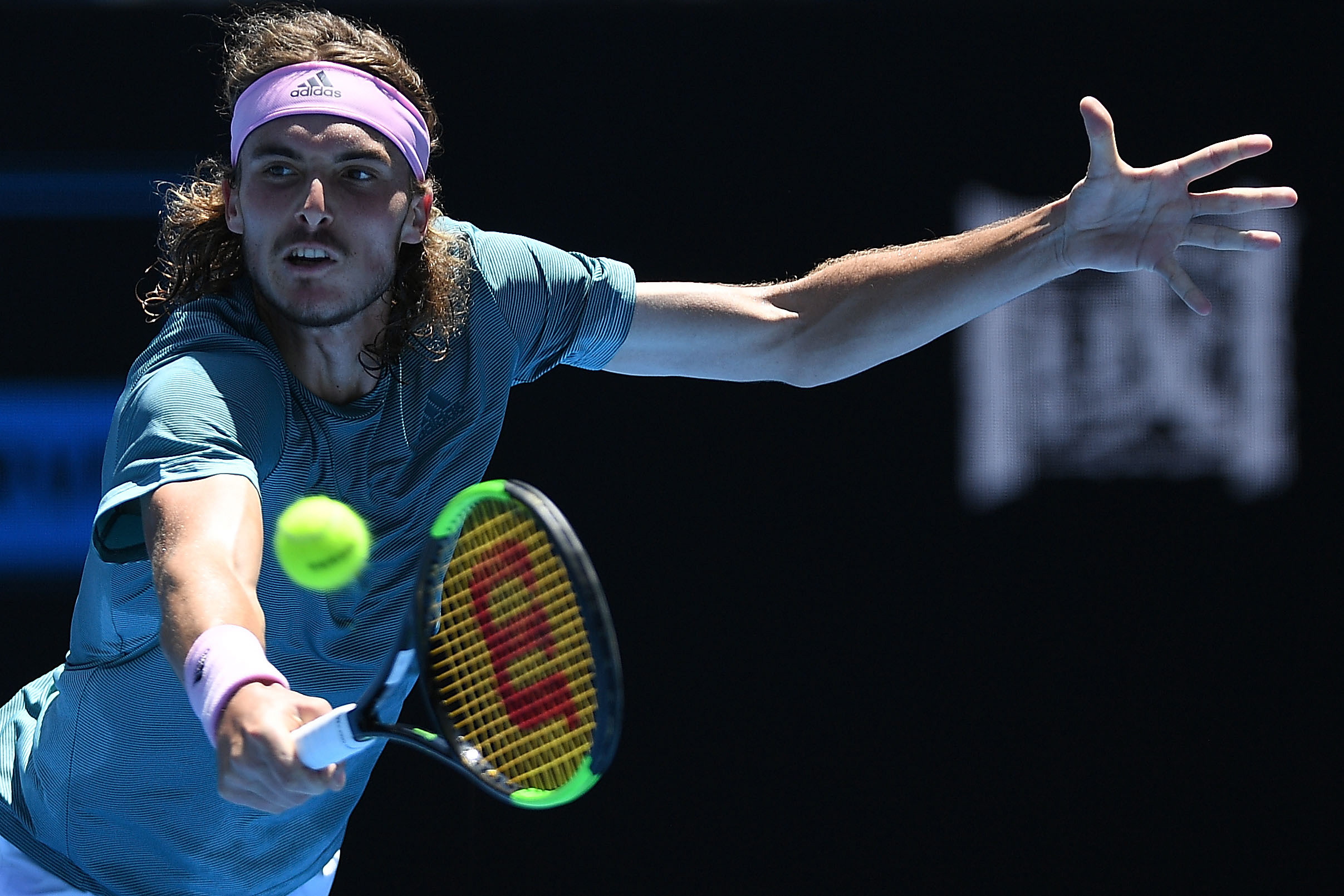 戴维斯杯轻取澳网，西西帕斯点燃赛场